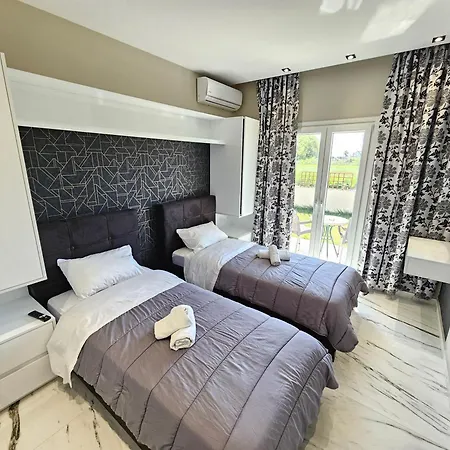 Evelina Luxury With Swimming Pool In Corfu