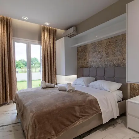Evelina Luxury With Swimming Pool In Corfu