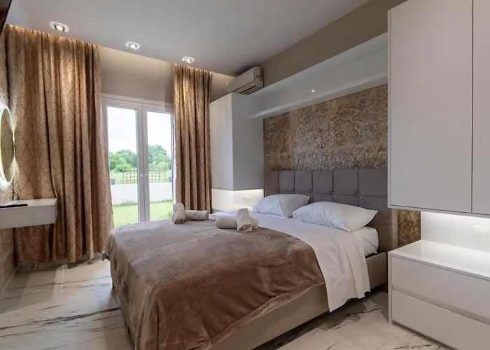 Evelina Luxury With Swimming Pool In Corfu